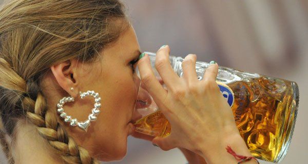 Auf dem Oktoberfest in München wurden 2013 mehr als sieben Millionen Maß Bier getrunken.