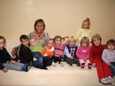 Mairi Vass und ihre Nüziderser Hausgeburts-Kinder trafen sich unlängst zu einem Wiedersehen. Mairi Vass und ihre Nüziderser Hausgeburts-Kinder trafen sich unlängst zu einem Wiedersehen.