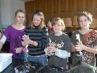 700 Kulis wurden umfilzt - auch Melanie, Nathalie, Marc und Robin waren eifrig bei der Sache. 700 Kulis wurden umfilzt - auch Melanie, Nathalie, Marc und Robin waren eifrig bei der Sache.