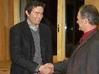 Hermann Manahl gratuliert seinem neuen Vize Thomas Burtscher. Hermann Manahl gratuliert seinem neuen Vize Thomas Burtscher.