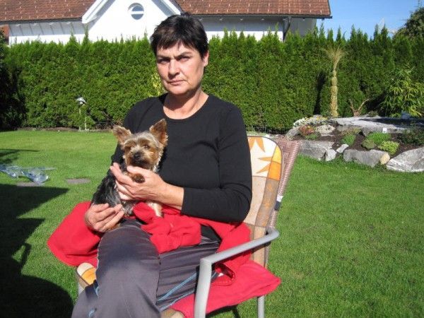Selbst ihren Hund möchte Annette Nagel nach der Katzen-Tragödie nicht mehr alleine in den Garten lassen. Selbst ihren Hund möchte Annette Nagel nach der Katzen-Tragödie nicht mehr alleine in den Garten lassen.