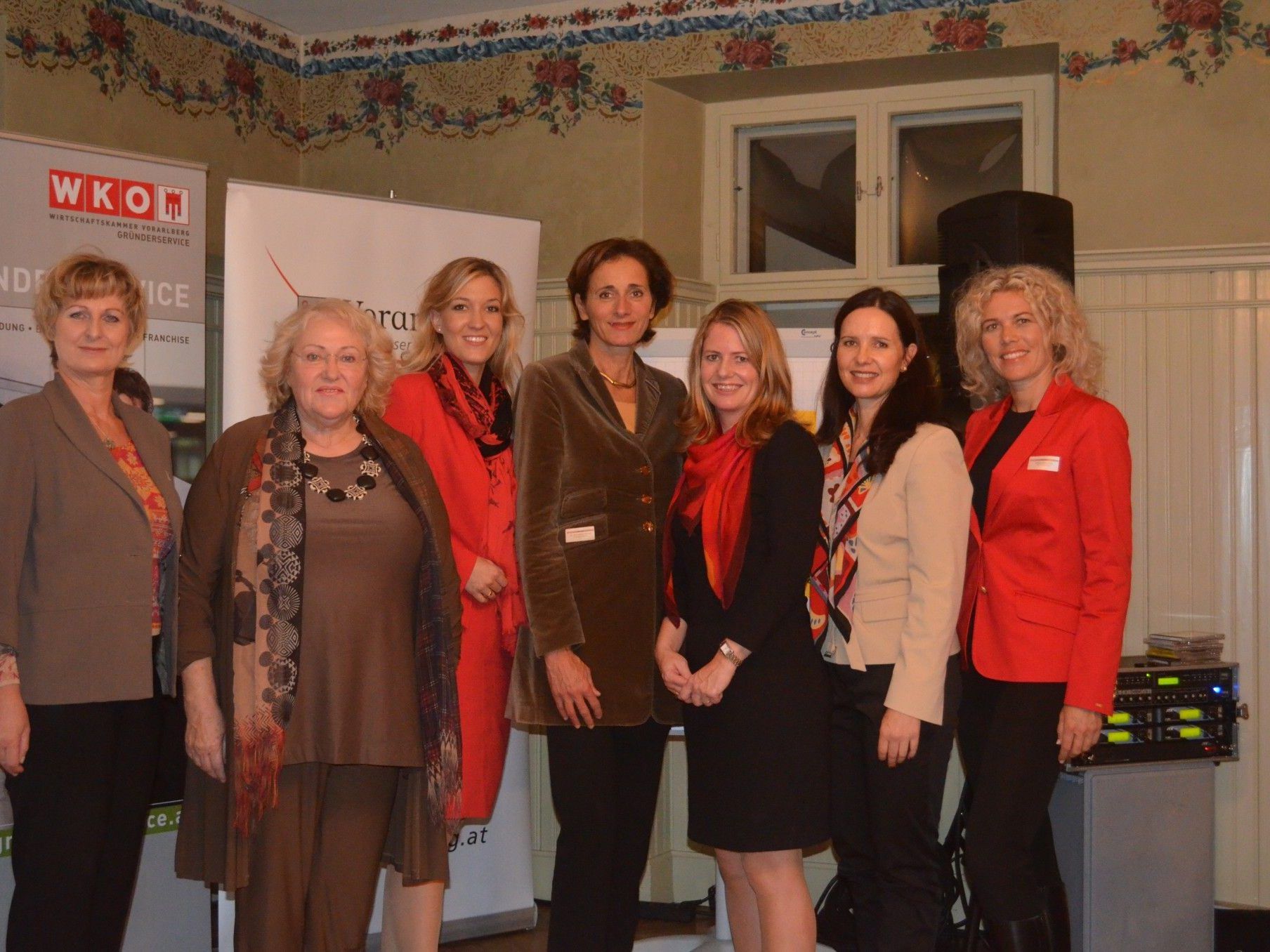 Gastgeber und Referenten auf einen Blick: v.l. Susanne Rauch, Julia Onken, Evelyn Dorn, LT Präsidentin Bernadette Mennel, Heike Müller, Miriam Bitschnau & Andrea Monschein Gastgeber und Referenten auf einen Blick: v.l. Susanne Rauch, Julia Onken, Evelyn Dorn, LT Präsidentin Bernadette Mennel, Heike Müller, Miriam Bitschnau & Andrea Monschein