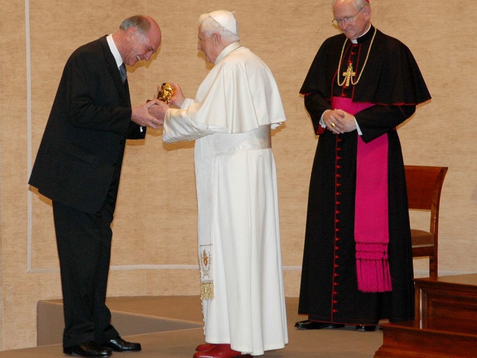 Papst Benedikt XVI. ist Stefanellis prominentester Kunde. Papst Benedikt XVI. ist Stefanellis prominentester Kunde.