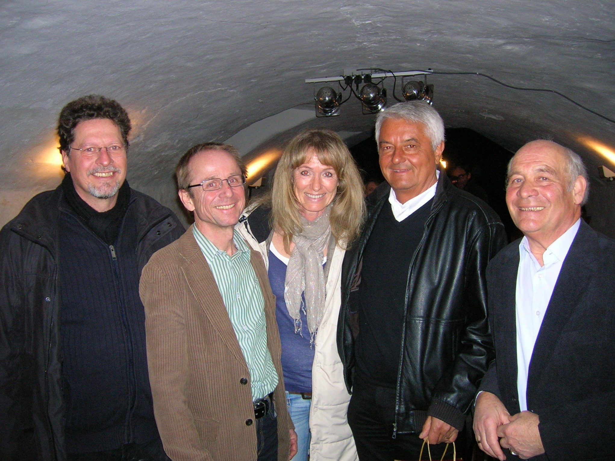 Stefan Schuler (Gesamtleitung Kunstkeller), Reinhard Maier (Missio Vorarlberg), Gudrun Erath-Sandner, Harald Hornek und Roland Poiger. Stefan Schuler (Gesamtleitung Kunstkeller), Reinhard Maier (Missio Vorarlberg), Gudrun Erath-Sandner, Harald Hornek und Roland Poiger.