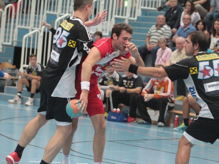 Die Partie in der Harder "Teufelsarena" war hart umkämpft Die Partie in der Harder "Teufelsarena" war hart umkämpft