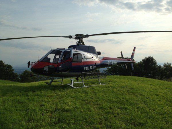 Auch der Polizeihubschrauber ist bei der Fahndung im Einsatz