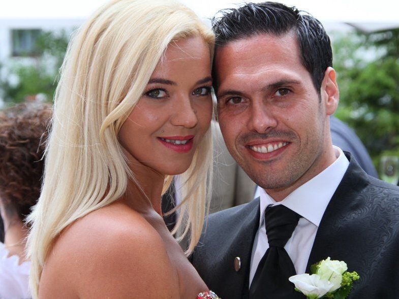 Rechtsanwalt Dr. Franz Josef Giesinger und Natalie heirateten in Lech vor einer großen Gratulantenschar. Rechtsanwalt Dr. Franz Josef Giesinger und Natalie heirateten in Lech vor einer großen Gratulantenschar.