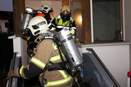 Die Feuerwehr evakuierte die umliegenden Bewohner. (Foto: Dietmar Mathis)