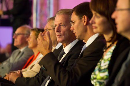 Redner unter sich: Wirtschaftsminister Mitterlehner und LH Wallner. Quelle: VOL.AT/ Steurer Redner unter sich: Wirtschaftsminister Mitterlehner und LH Wallner. Quelle: VOL.AT/ Steurer