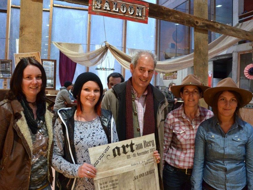 Erfolgreiche Burtscher-Organistation: v.li. Elisabeth, Vera, Landtagsabgeordneter Josef Türtscher, Silvia und Birgit. Erfolgreiche Burtscher-Organistation: v.li. Elisabeth, Vera, Landtagsabgeordneter Josef Türtscher, Silvia und Birgit.