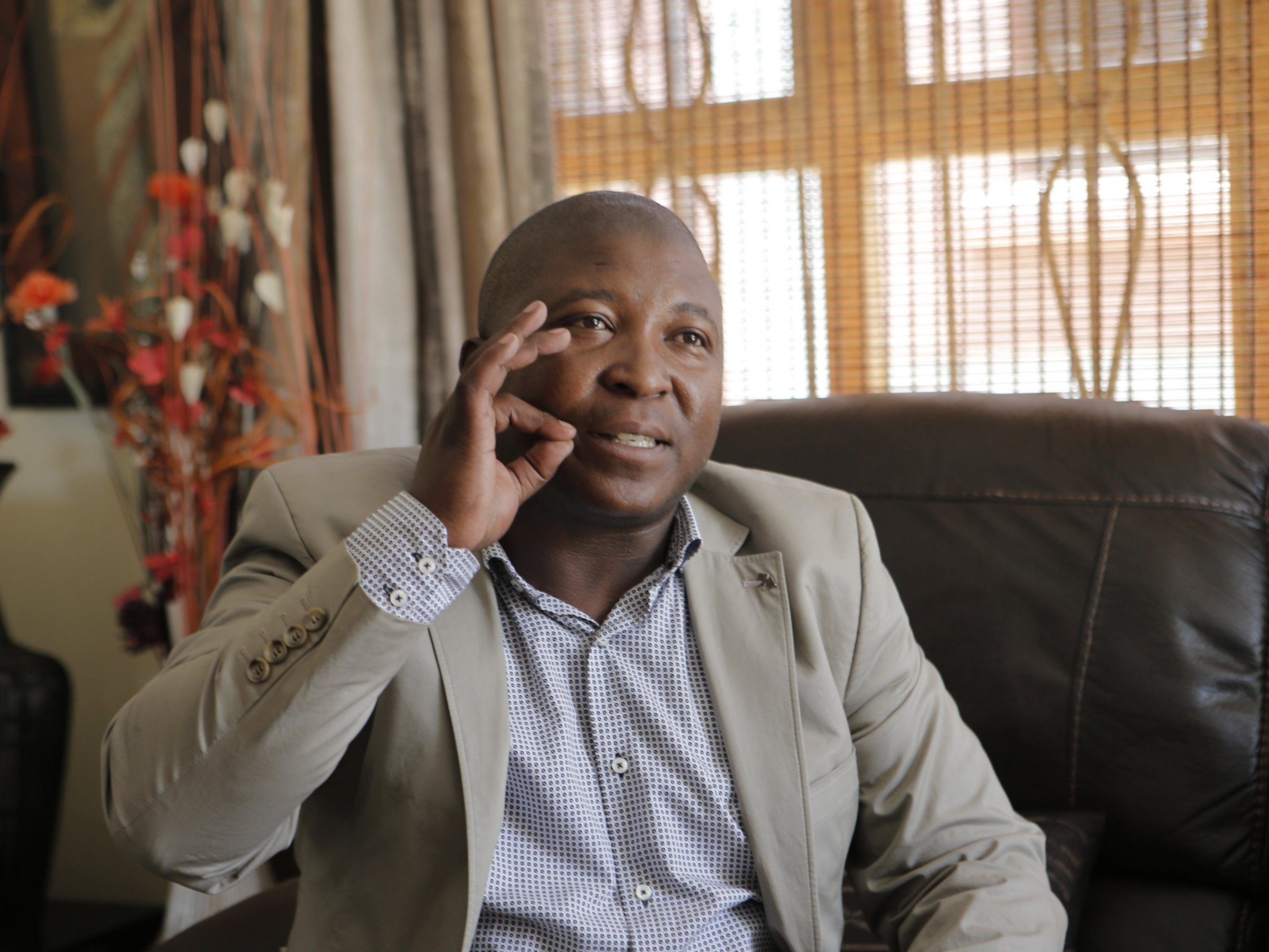 Gebärdendolmetscher Thamsanqa Jantjie während eines Interviews mit der AP in Johannesburg: "Ich konnte nichts tun" Gebärdendolmetscher Thamsanqa Jantjie während eines Interviews mit der AP in Johannesburg: "Ich konnte nichts tun"