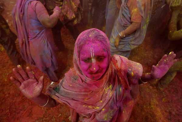 INDIA WIDOWS HOLI FESTIVAL INDIA WIDOWS HOLI FESTIVAL