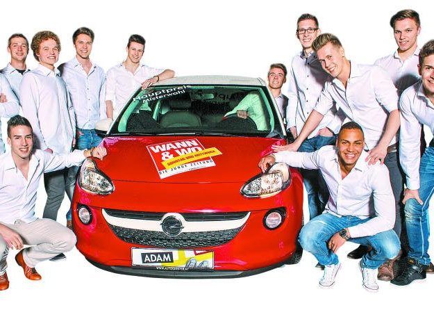 Die Jungs mit dem Opel Adam: Einer von ihnen wird am Misterwahlabend den Hauptpreis von Opel Gerster absahnen. Die Jungs mit dem Opel Adam: Einer von ihnen wird am Misterwahlabend den Hauptpreis von Opel Gerster absahnen.