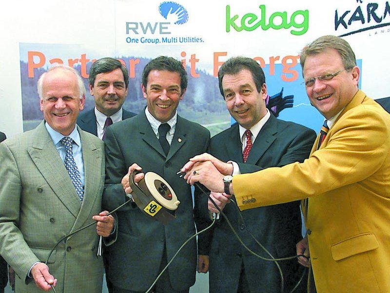 Ex-VP-Landeschef Wurmitzer (l.) mit Jörg Haider (Mitte) und Ex-SP-Vorsitzendem Ambrozy 2001 (r.).