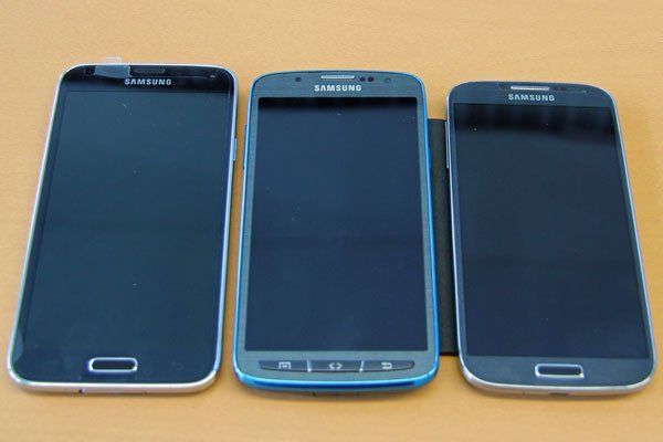 Von links nach rechts: Galaxy S5, Galaxy S4 Active, Galaxy S4.