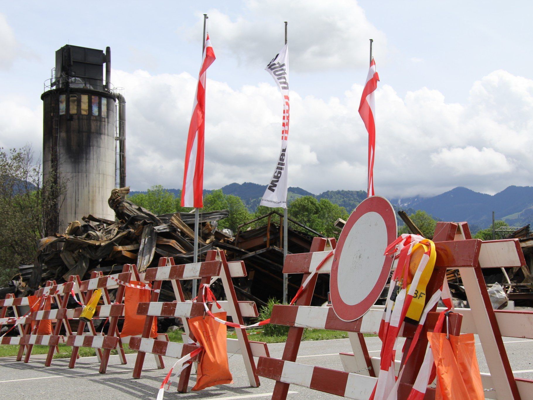Die Brandruine in Weiler am Montag nach den Löscharbeiten. Die Brandruine in Weiler am Montag nach den Löscharbeiten.