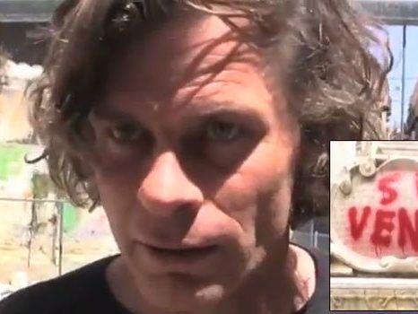 Jäntsch-Protest gegen Verwahrlosung: Brunnen in Palermo mit der Inschrift "Zu verkaufen" beschrieben. Jäntsch-Protest gegen Verwahrlosung: Brunnen in Palermo mit der Inschrift "Zu verkaufen" beschrieben.