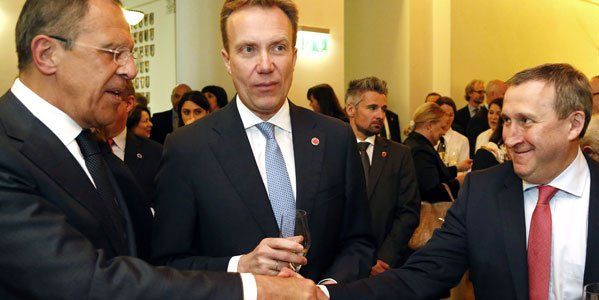Der russische Außenminister Sergej Lawrow (l.) und der ukrainische Außenminister Andrij Deschtschiza (Deschtschyzja) (r.), am Montag, 5. Mai 2014, im Rahmen der Sitzung des Ministerkomitees des Europarates im Palais Niederösterreich in Wien. Foto: APA Der russische Außenminister Sergej Lawrow (l.) und der ukrainische Außenminister Andrij Deschtschiza (Deschtschyzja) (r.), am Montag, 5. Mai 2014, im Rahmen der Sitzung des Ministerkomitees des Europarates im Palais Niederösterreich in Wien. Foto: APA