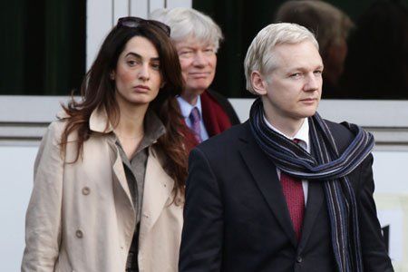 Clooneys Verlobte Amal Alamuddin war die Anwältin von Julian Assange. (AP) Clooneys Verlobte Amal Alamuddin war die Anwältin von Julian Assange. (AP)