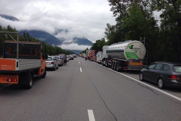 Stau vor der Unfallstelle in Richtung Arlberg. Stau vor der Unfallstelle in Richtung Arlberg.