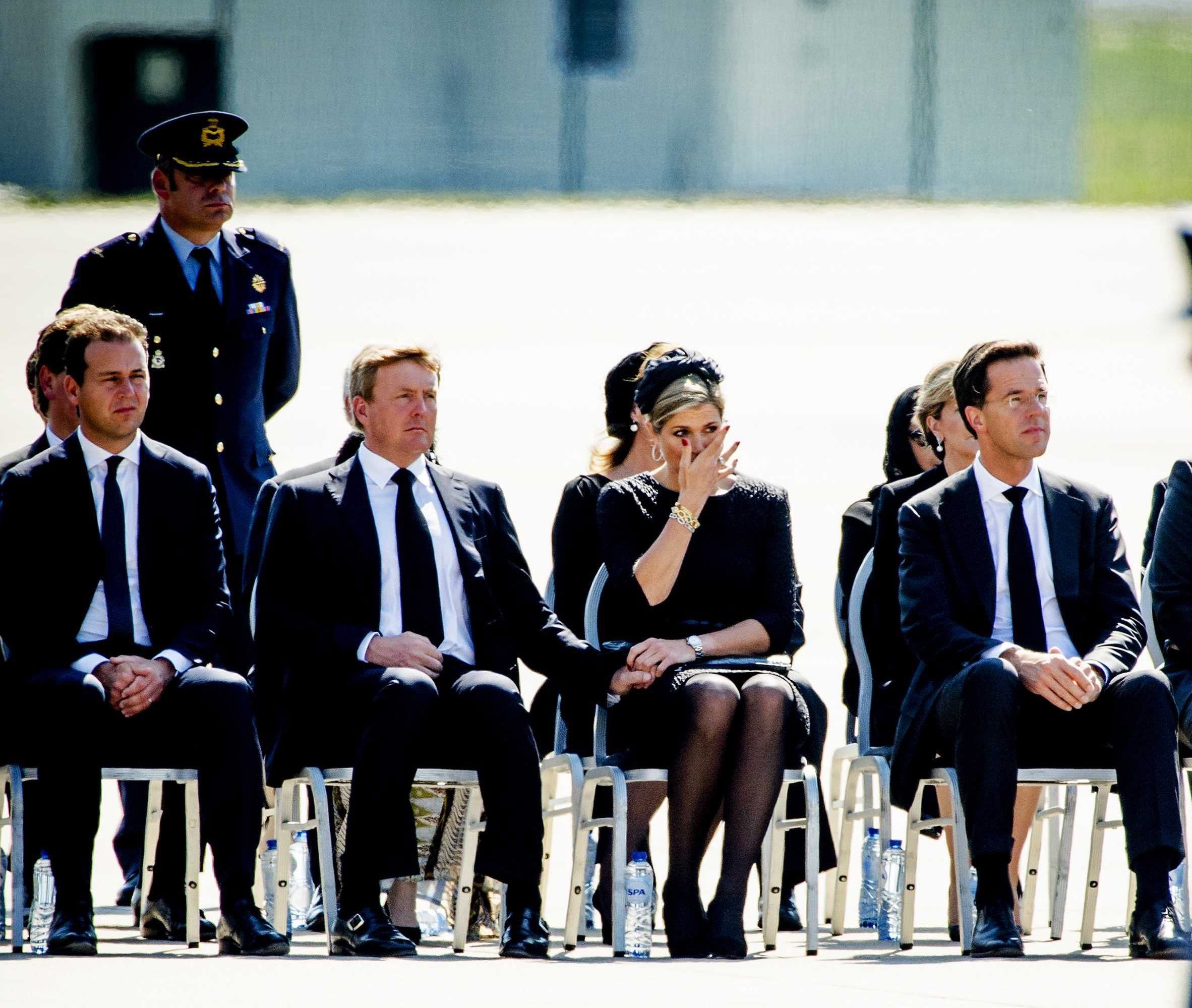 König Willem-Alexander und Königin Maxima am Flughafen in Eindhoven. (EPA)