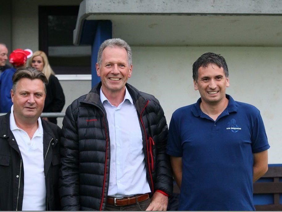 Stadtoberhaupt Richard Amann, Sportstadtrat Friedl Dold und VfB Hohenems "Boss" Harald Achenrainer waren rundum zufrieden. Stadtoberhaupt Richard Amann, Sportstadtrat Friedl Dold und VfB Hohenems "Boss" Harald Achenrainer waren rundum zufrieden.