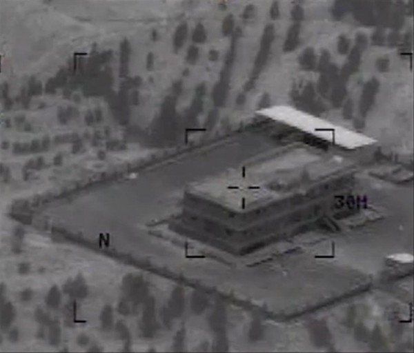 Ein Bild aus einem Video der US Air Force kurz vor einem Angriff. (AP)