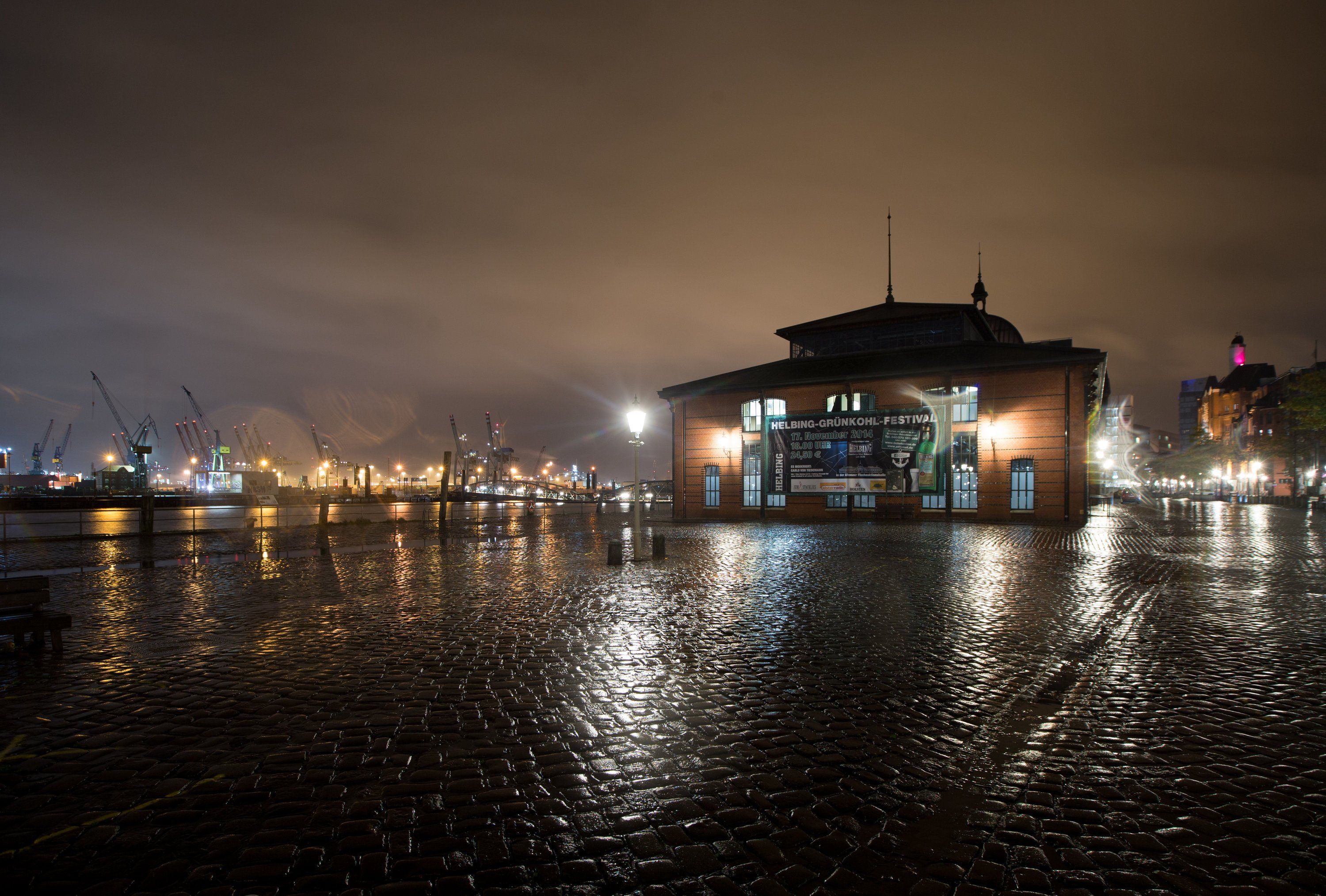 Erste Sturmflut des Herbstes erreicht Hamburg Erste Sturmflut des Herbstes erreicht Hamburg