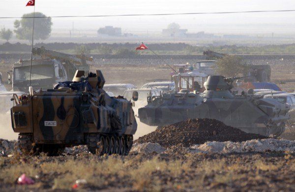 Die türkische Armee patroulliert an der Grenze. (AP)