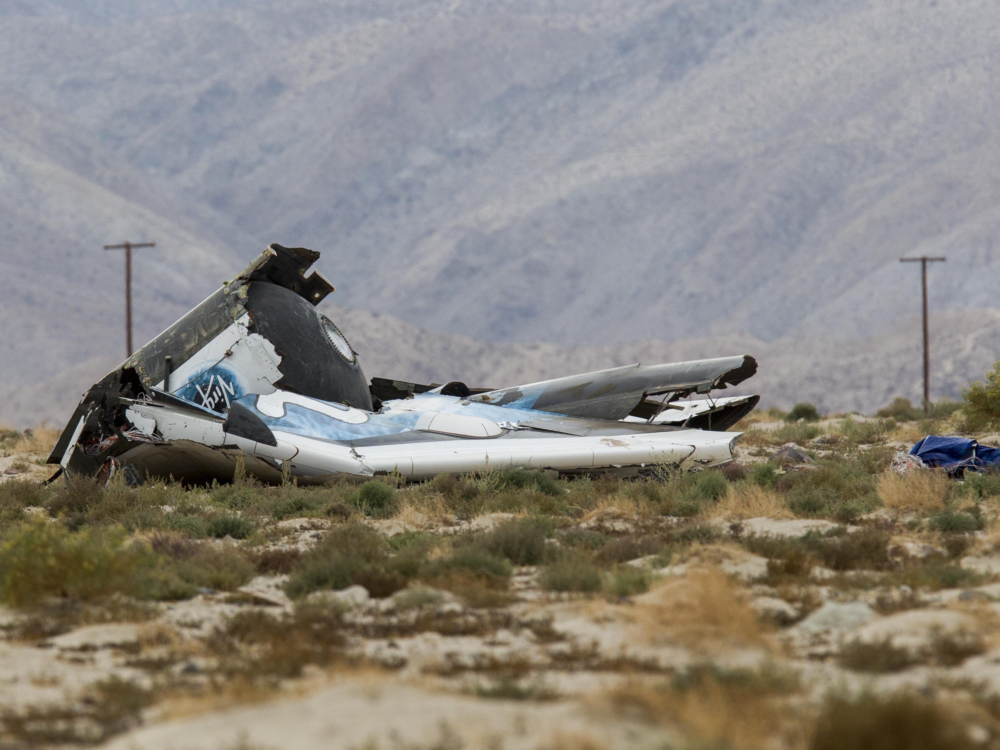 Privates Raumflugzeug "SpaceShipTwo" in Kalifornien abgestürzt. Privates Raumflugzeug "SpaceShipTwo" in Kalifornien abgestürzt.