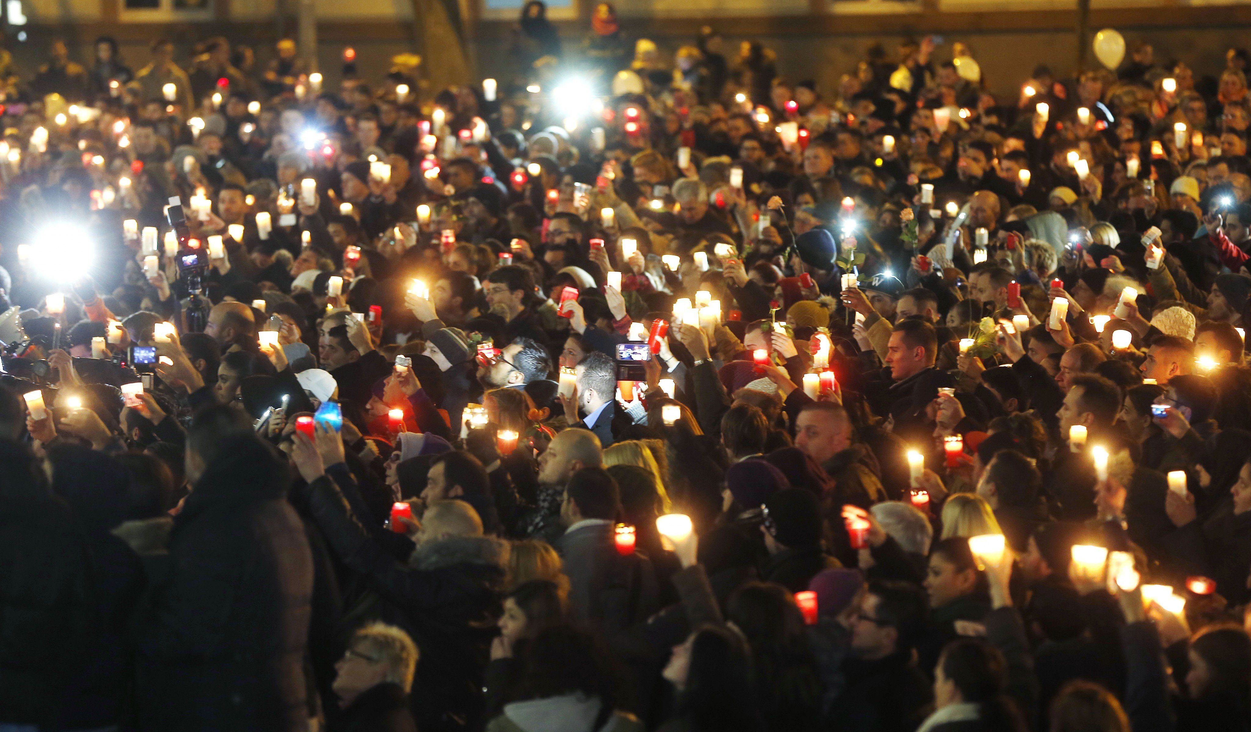 Rund 1500 Menschen waren gekommen, um von Tugce Abschied zu nehmen. Foto: AP