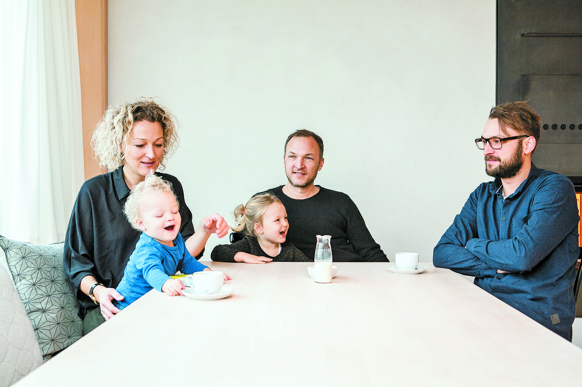 Lebhaftigkeit einer jungen Familie – kein Problem für das Haus nach Plänen von Architekt Sven Matt.