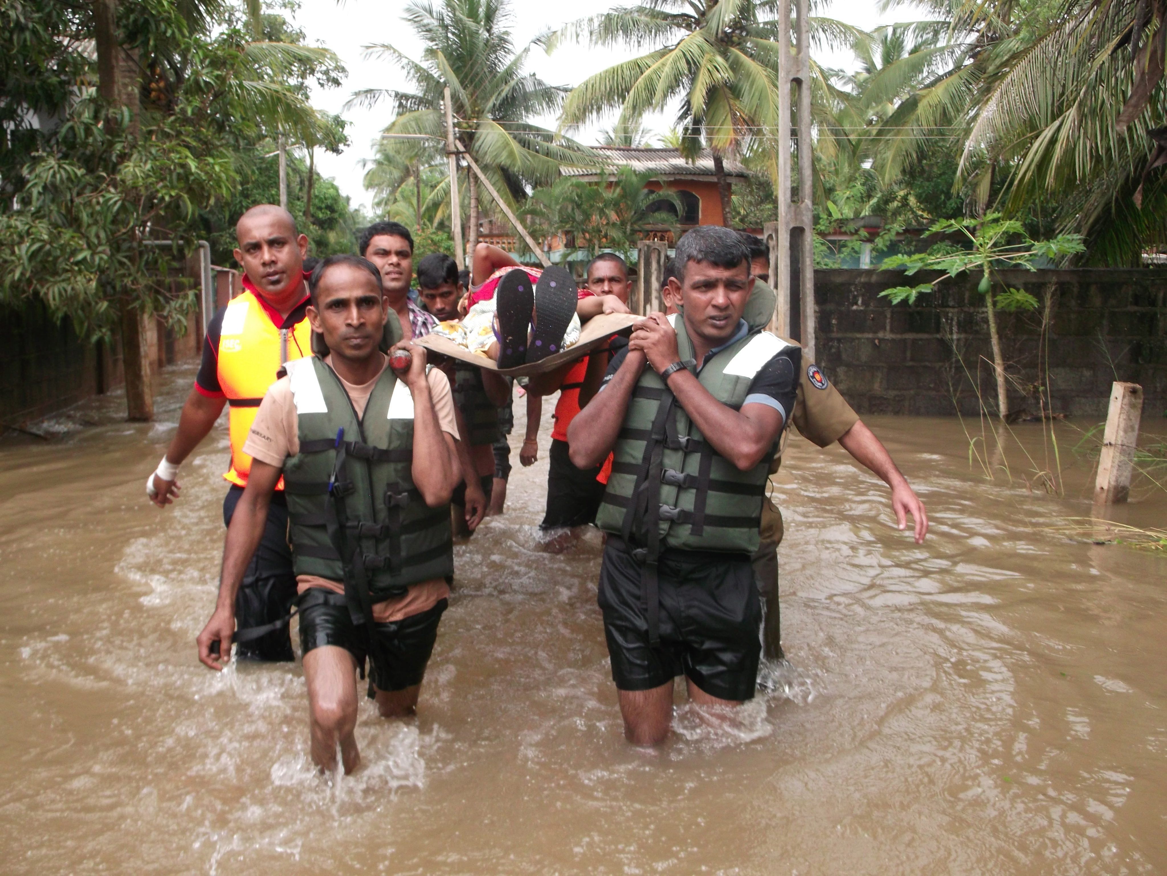 Fluten und Erdrutsche in Sri Lanka fordern Todesopfer. EPA Fluten und Erdrutsche in Sri Lanka fordern Todesopfer. EPA