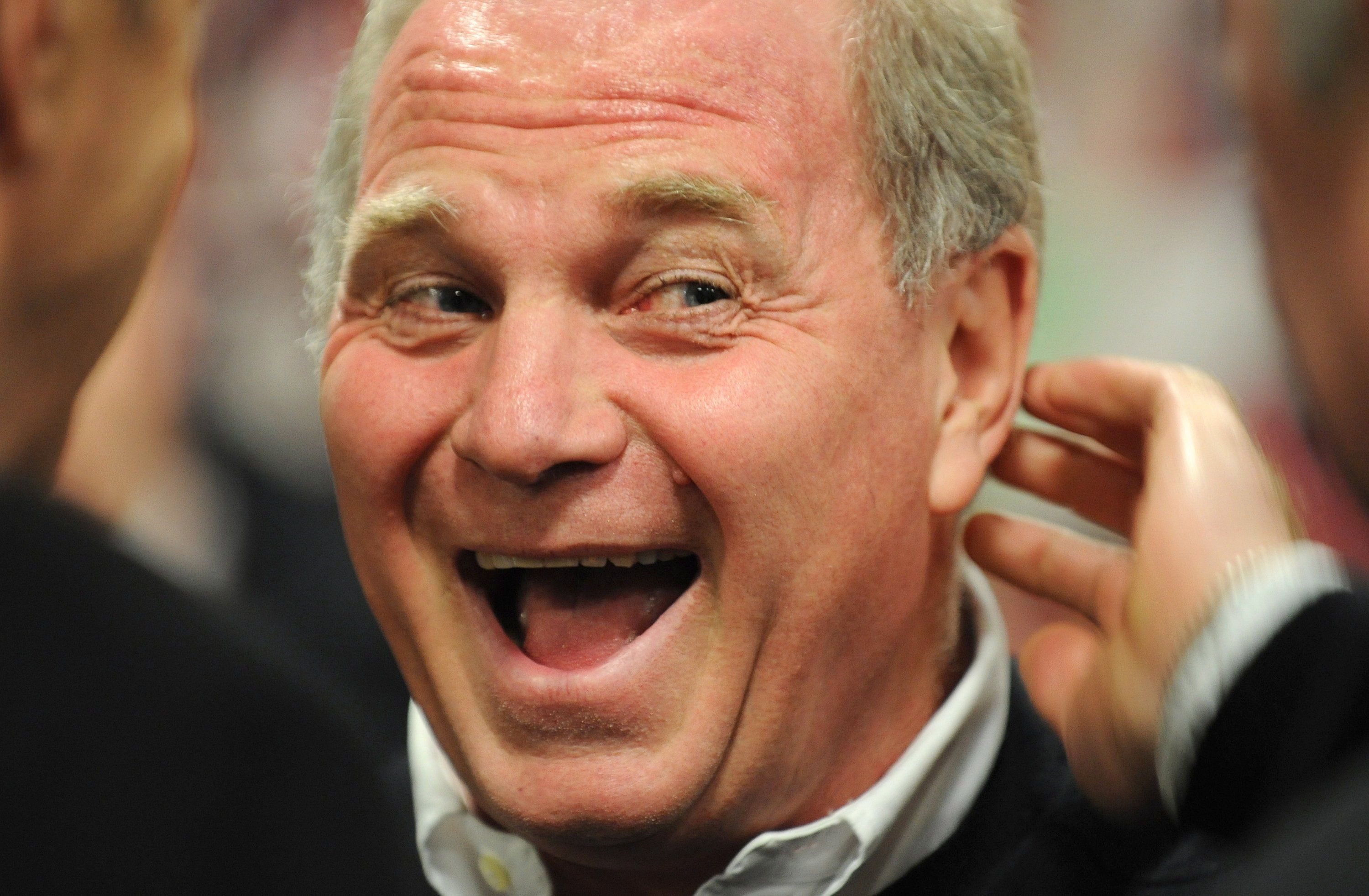Hoeneß darf tagsüber das Gefängnis verlassen. Hoeneß darf tagsüber das Gefängnis verlassen.