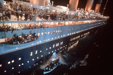 Das Liebesdrama ist die unangefochtene Nummer eins. /dpa/ipol/20th Century fox/Merie Wallcae