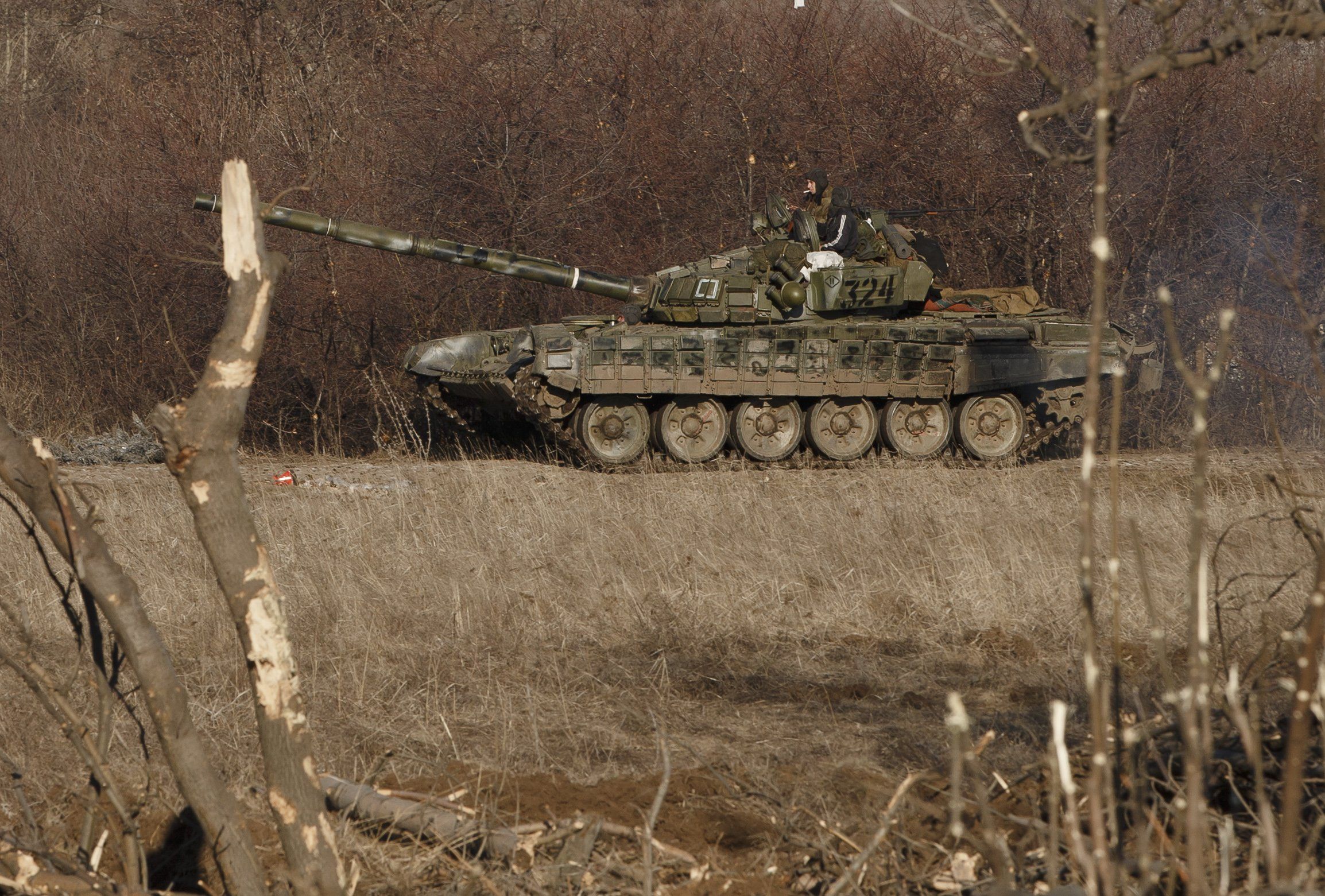 Ein Panzer der Separatisten am Sonntag nahe Debaltsewe. (AP)