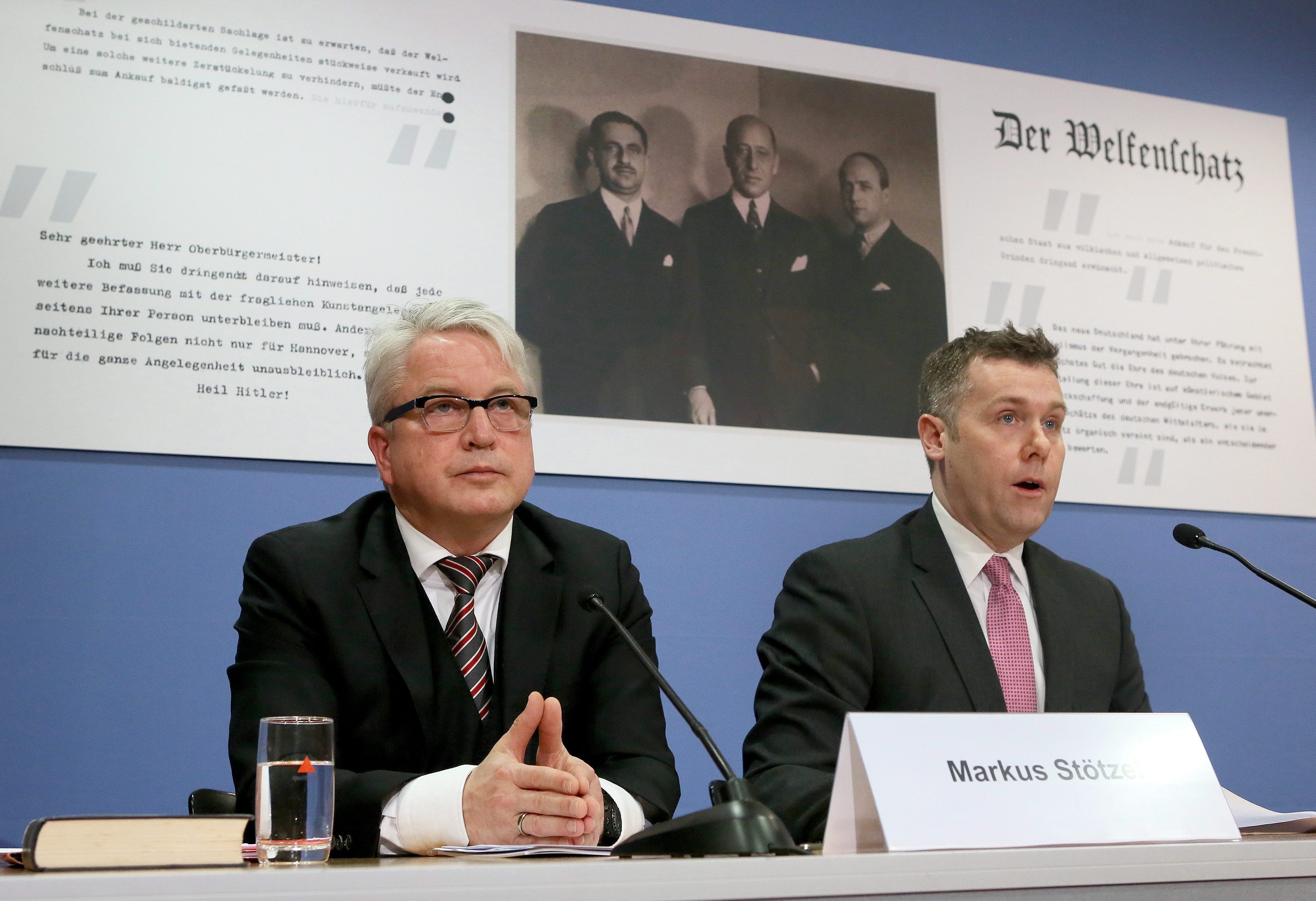 Die Anwälte der Kläger, Nicolas M. O'Donnell (r.) und Markus H. Stoetzel (l.) bei einer Pressekonferenz. EPA