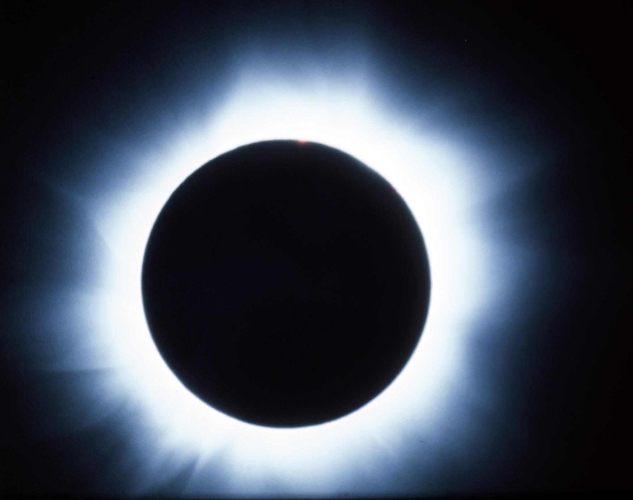 Aufnahme einer Totalen Sonnenfinsternis mit Korona am 16. Februar 1980 in Kenia. Foto: EPA Aufnahme einer Totalen Sonnenfinsternis mit Korona am 16. Februar 1980 in Kenia. Foto: EPA