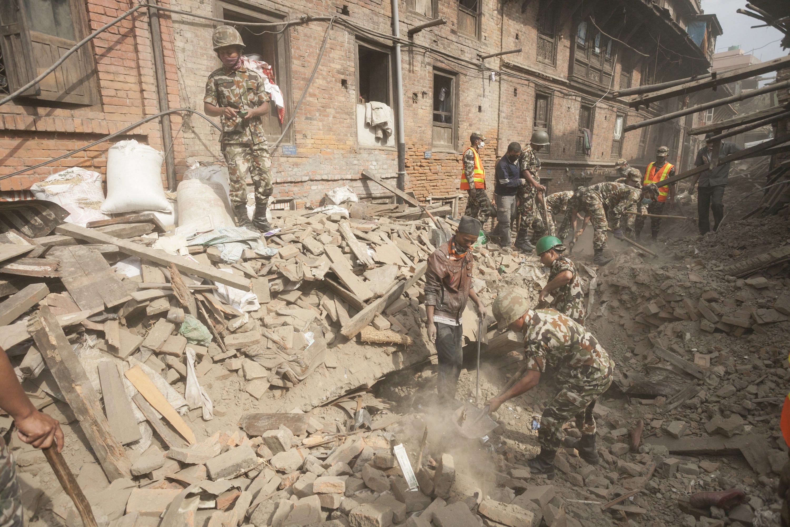 Nicht überall sind bereits Soldaten im Einsatz, wie hier in Kathmandu. (EPA) Nicht überall sind bereits Soldaten im Einsatz, wie hier in Kathmandu. (EPA)