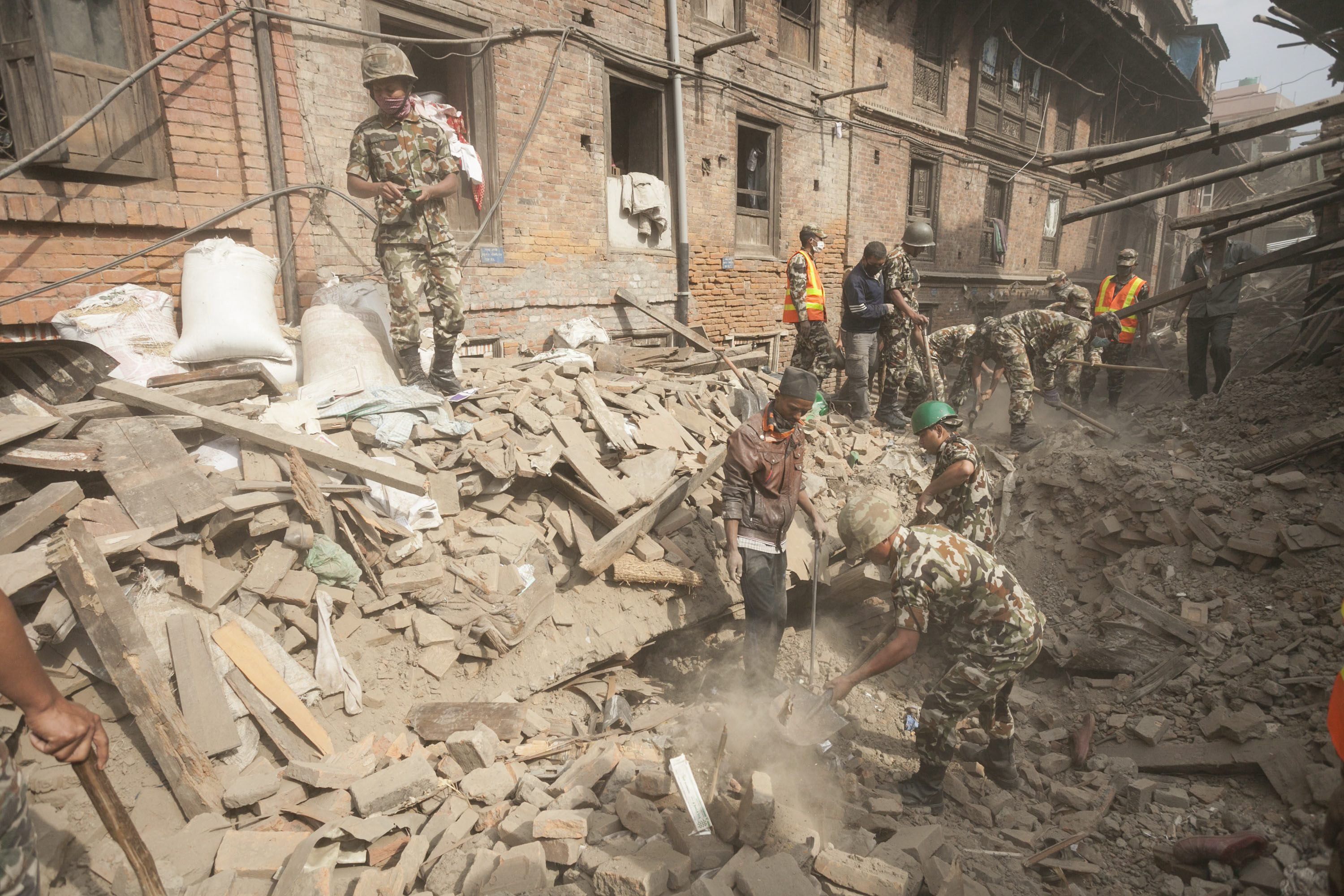 Nicht überall sind bereits Soldaten im Einsatz, wie hier in Kathmandu. (EPA)