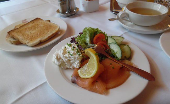 Sehr üppig fällt das Falstaff-Frühstück im Café Weimar aus.