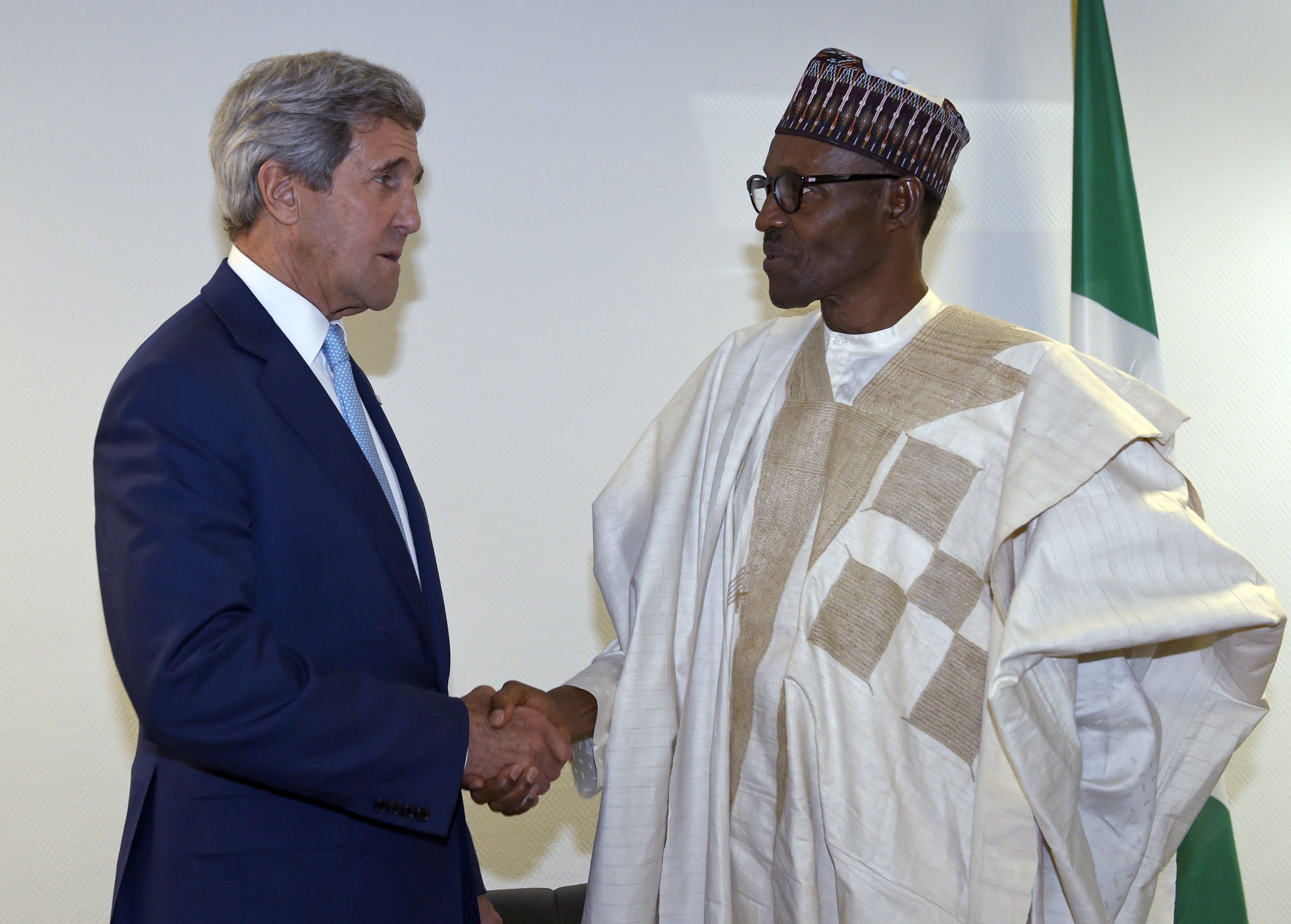 US-Außenminister John Kerry gratuliert dem neuen Präsidenten Nigerias - AP US-Außenminister John Kerry gratuliert dem neuen Präsidenten Nigerias - AP
