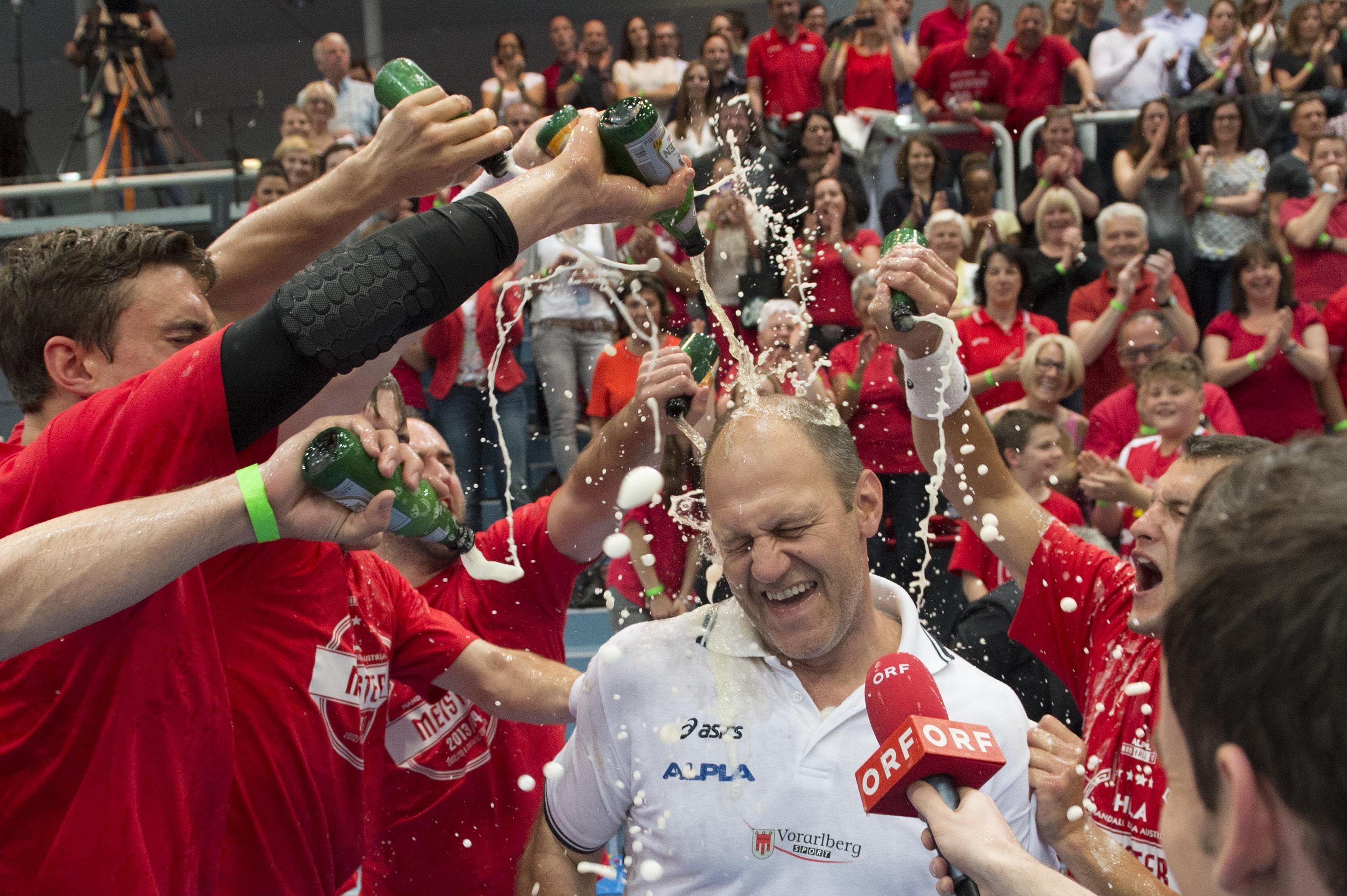 Die Mannschaft vom Handballclub Hard bildet laut ihrem Fanchef das beste Kollektiv Die Mannschaft vom Handballclub Hard bildet laut ihrem Fanchef das beste Kollektiv