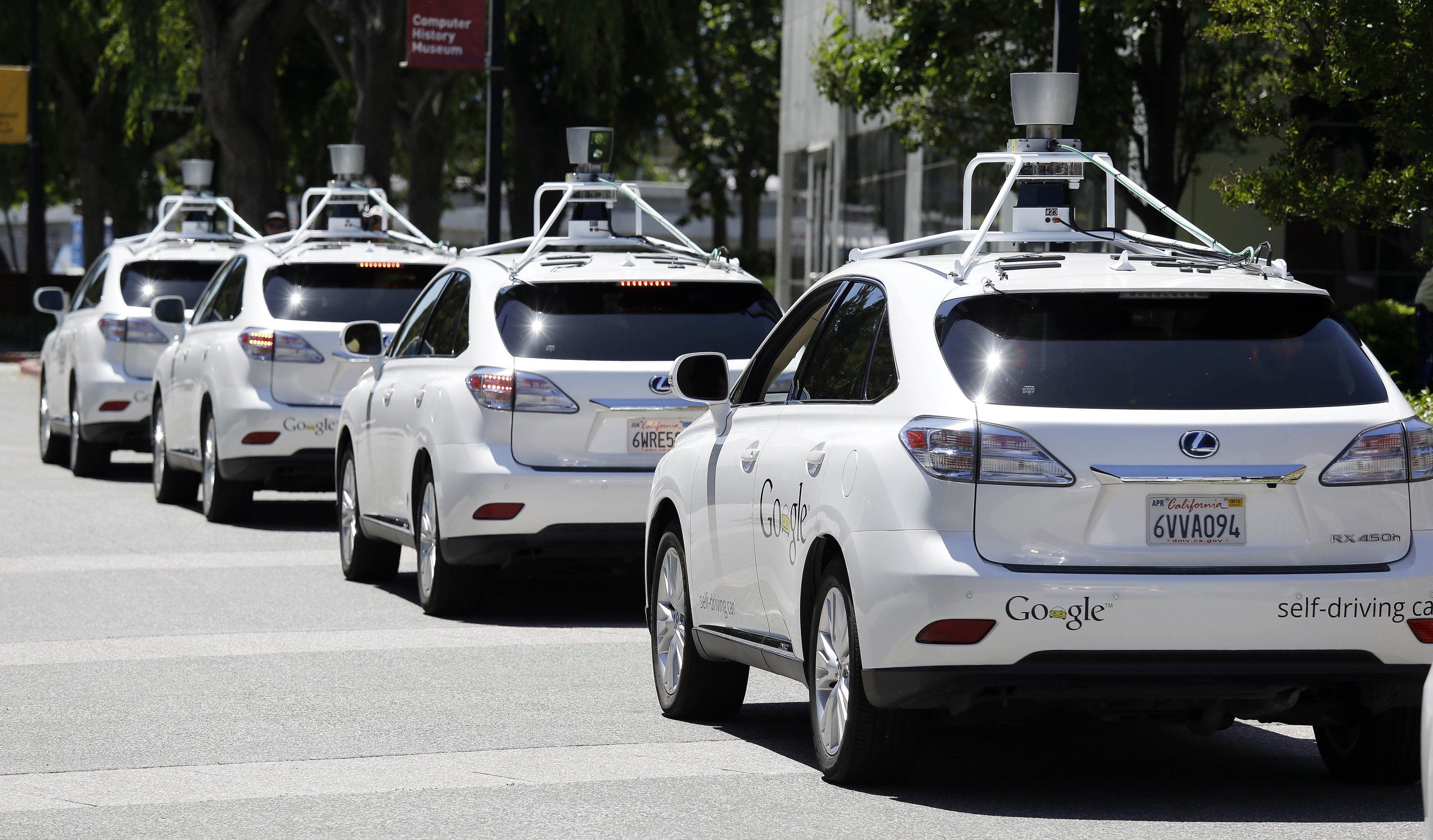 Eine Kolonne von Google-Cars - AP Eine Kolonne von Google-Cars - AP