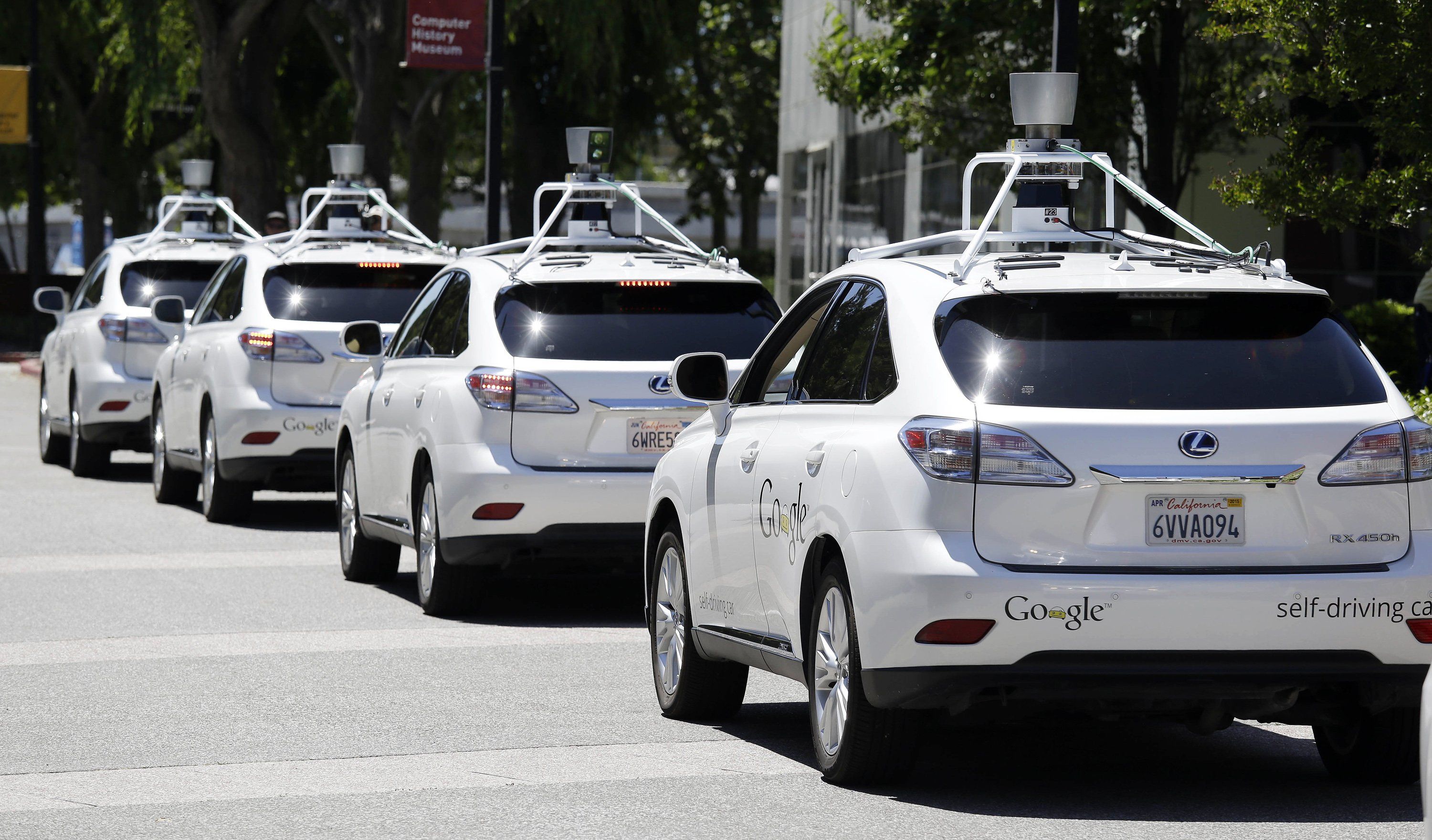 Eine Kolonne von Google-Cars - AP