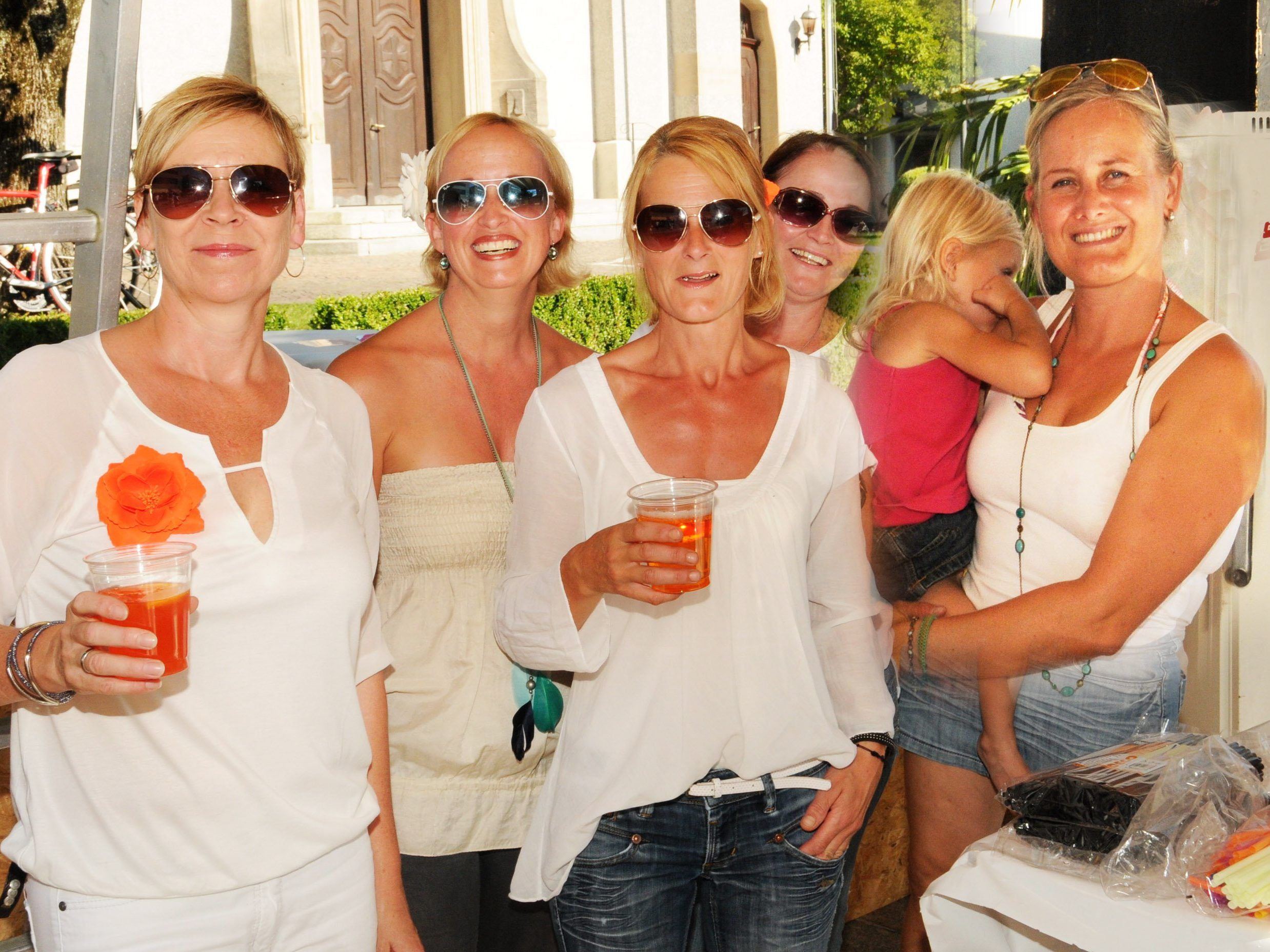 Erfrischende Drinks gab es in der Bar des Schivereins am Kirchplatz Erfrischende Drinks gab es in der Bar des Schivereins am Kirchplatz