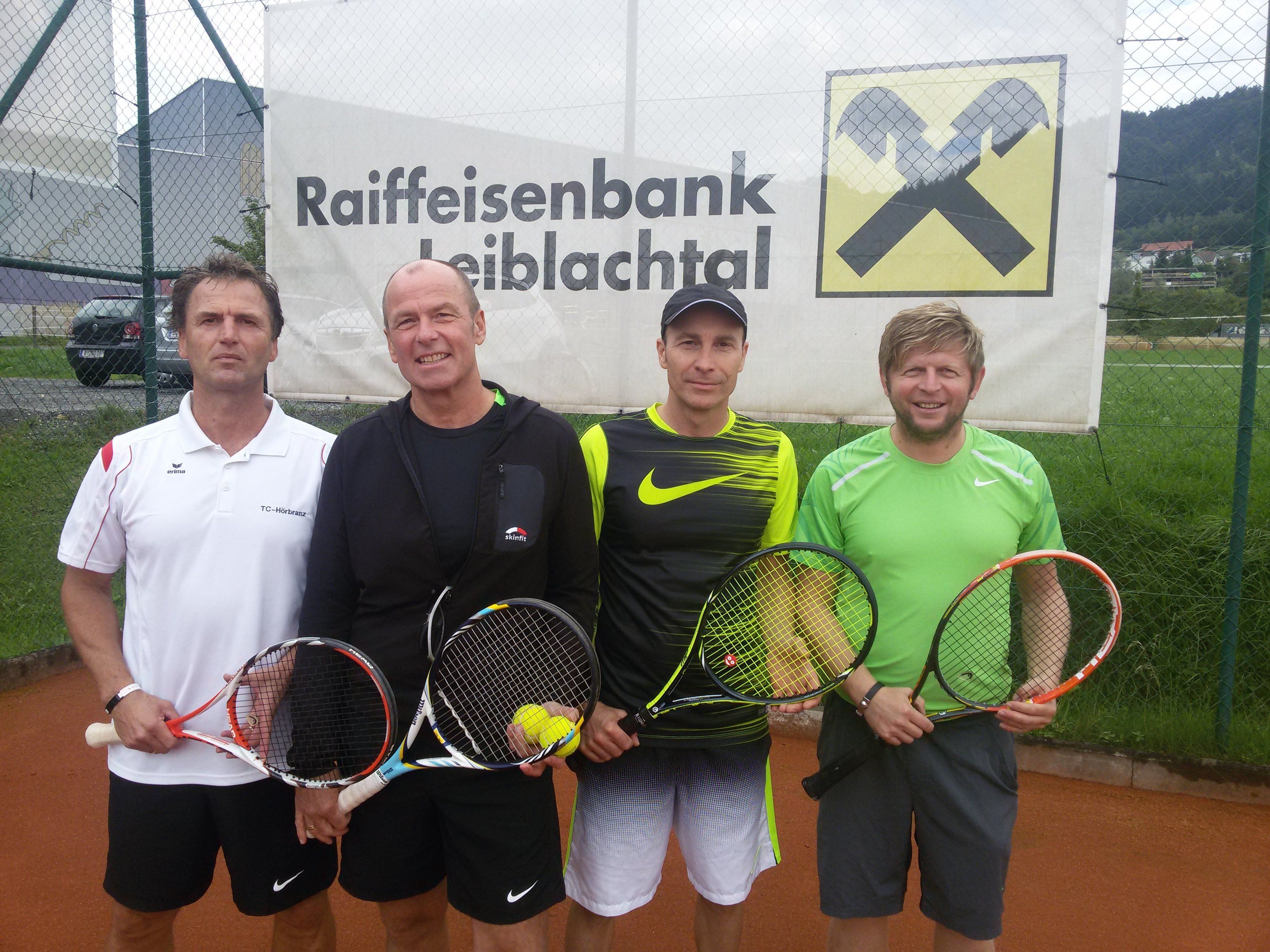 Die Einzel- und Doppelfinalisten der Lochauer Tennis-Vereinsmeisterschaft Die Einzel- und Doppelfinalisten der Lochauer Tennis-Vereinsmeisterschaft