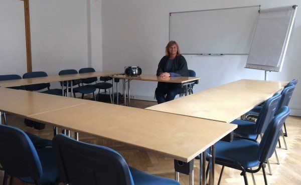 Dagmar Erne in einer der Deutschkurs-Klassen. Die Kurse finden in Feldkirch, Dornbirn und in den großen Flüchtlingsunterkünften statt. Dagmar Erne in einer der Deutschkurs-Klassen. Die Kurse finden in Feldkirch, Dornbirn und in den großen Flüchtlingsunterkünften statt.