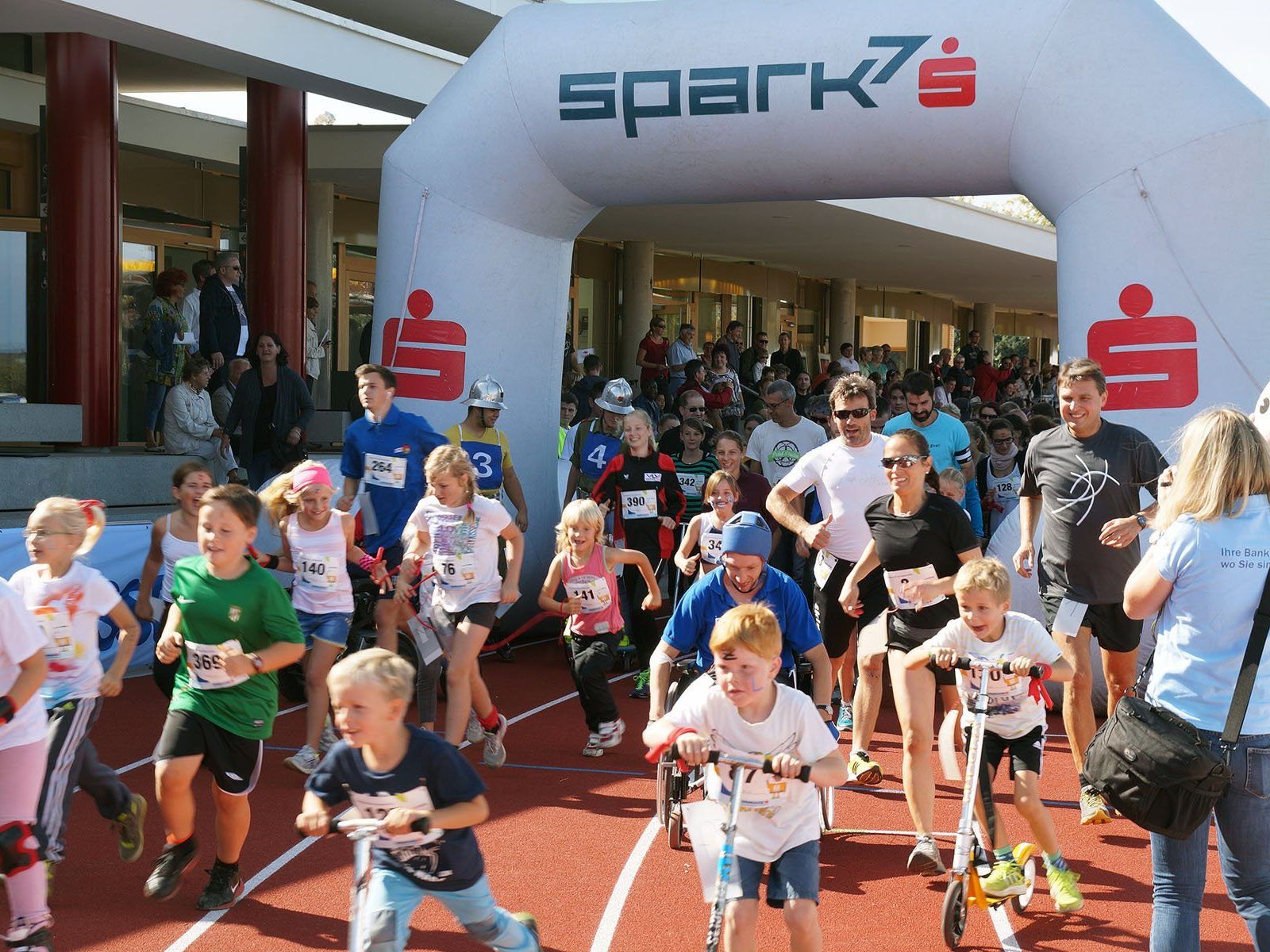 Der Stundenlauf in Lustenau steht für ein gelungenes „Mitanand“ und viel Spaß. Der Stundenlauf in Lustenau steht für ein gelungenes „Mitanand“ und viel Spaß.