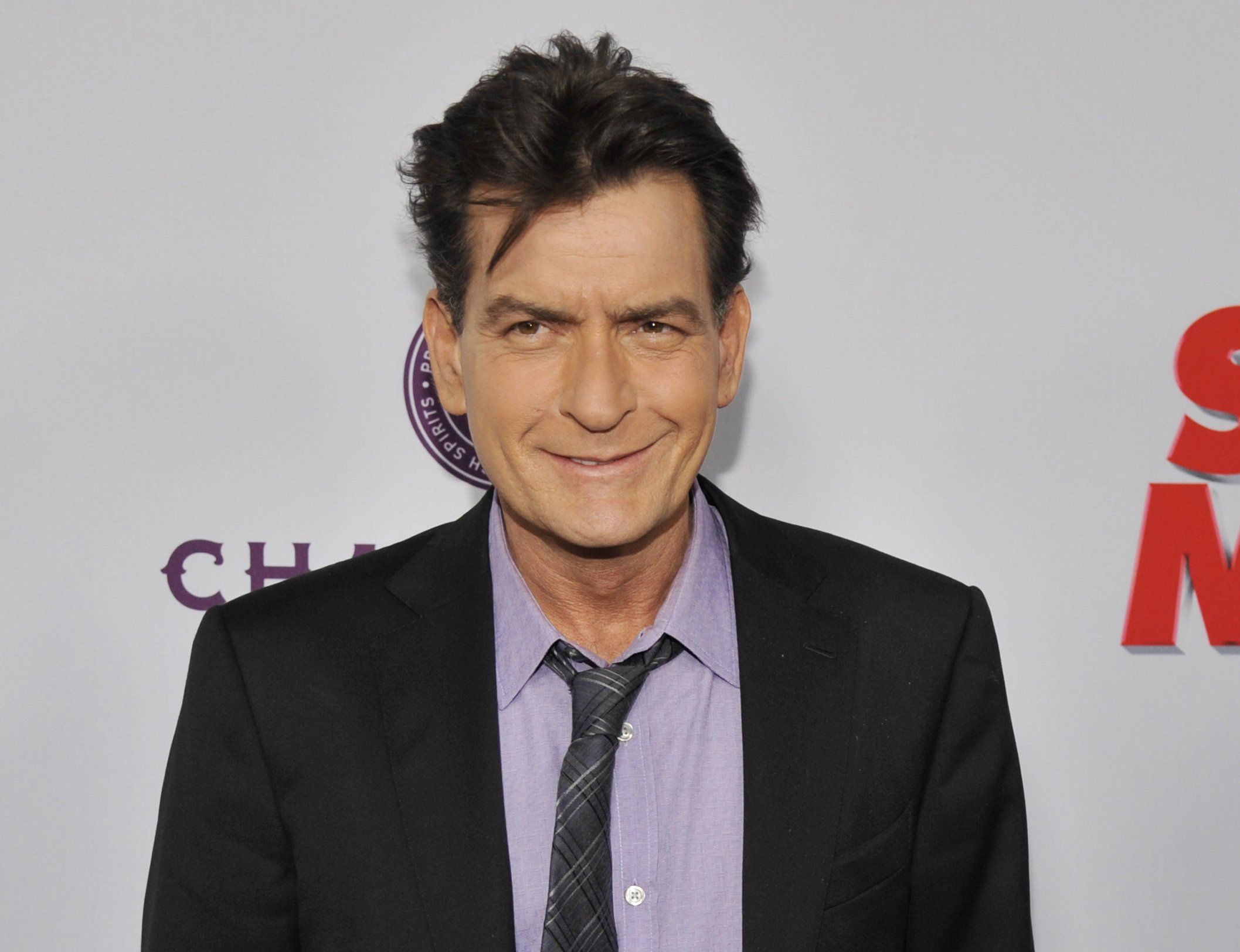Charlie Sheen sieht 2014 bei der Kinopremiere zu 